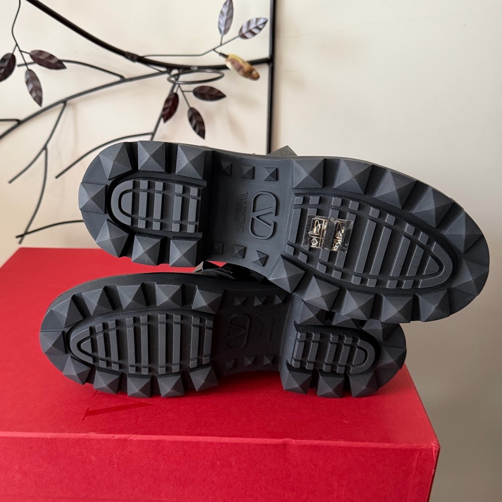 Valentino Garavani Roman Rockstud Black Leather Combat Boots size 37 US 7 NIB - Picture 16 of 16